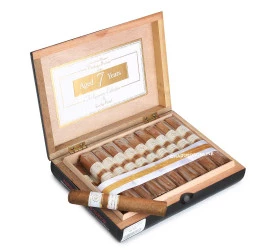 Charuto Rocky Patel Vintage 1999 Petit Corona - Caixa com 20