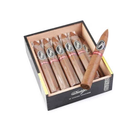 Charuto Davidoff Yamasa Piramide - Caixa com 12