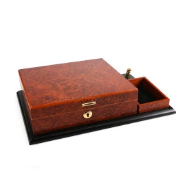 Umidor para 32 Charutos - Madeira Clara com Chave
